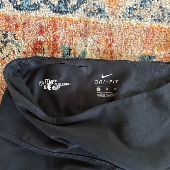 Nike Dri-Fit Black Leggings Size Medium - Picture 3 of 8